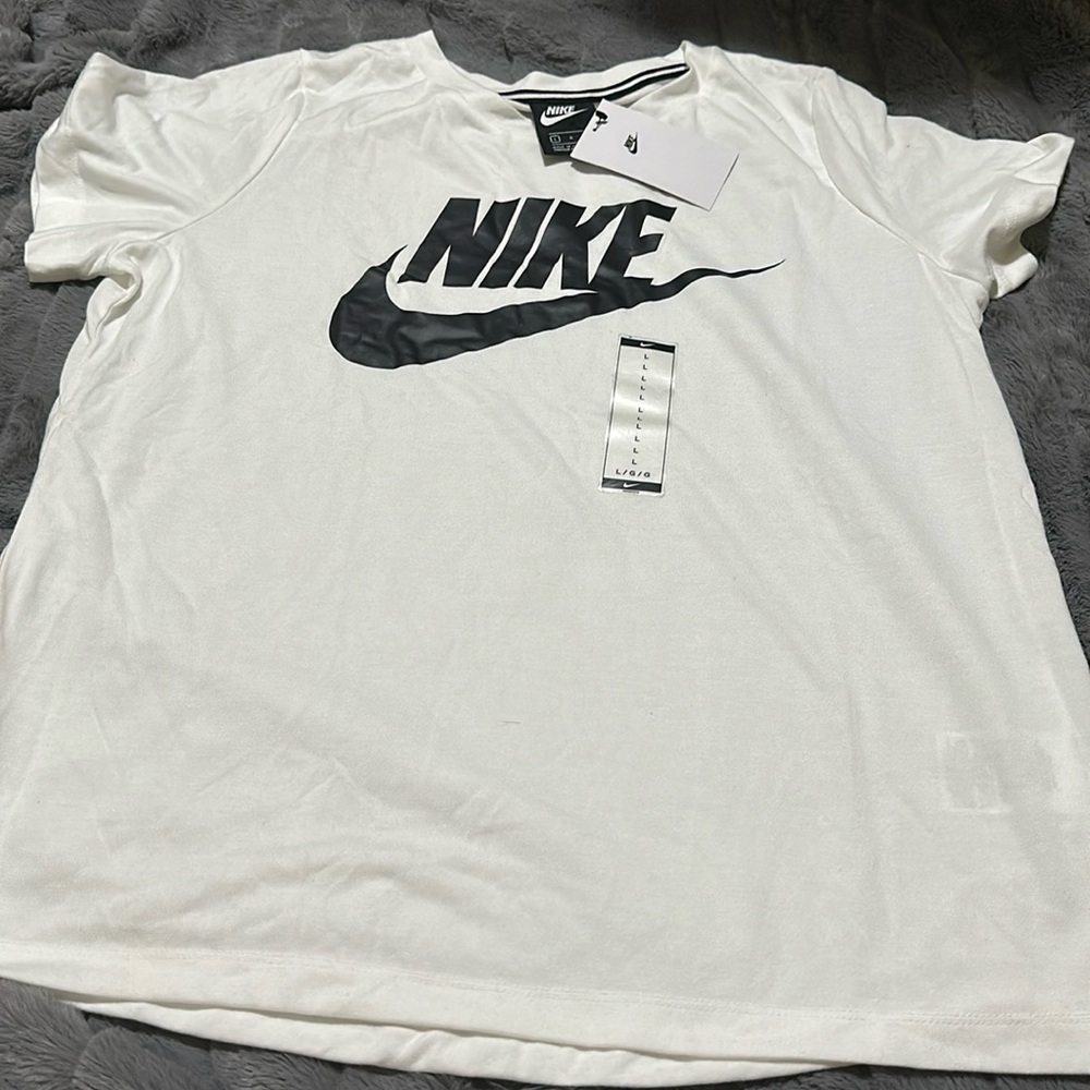 White Nike Short Sleeve Tee - NWT size Large